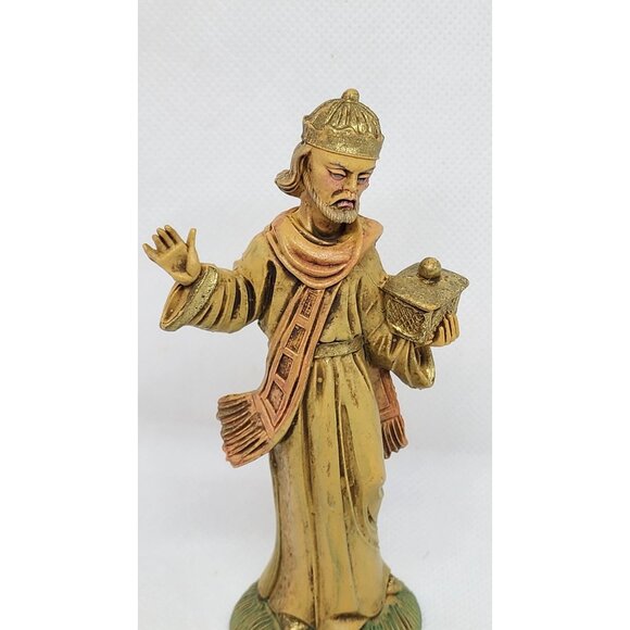 Vintage Depose Nativity Figurine – Italian-Made Man with Crown Holding Box - Picture 3 of 12